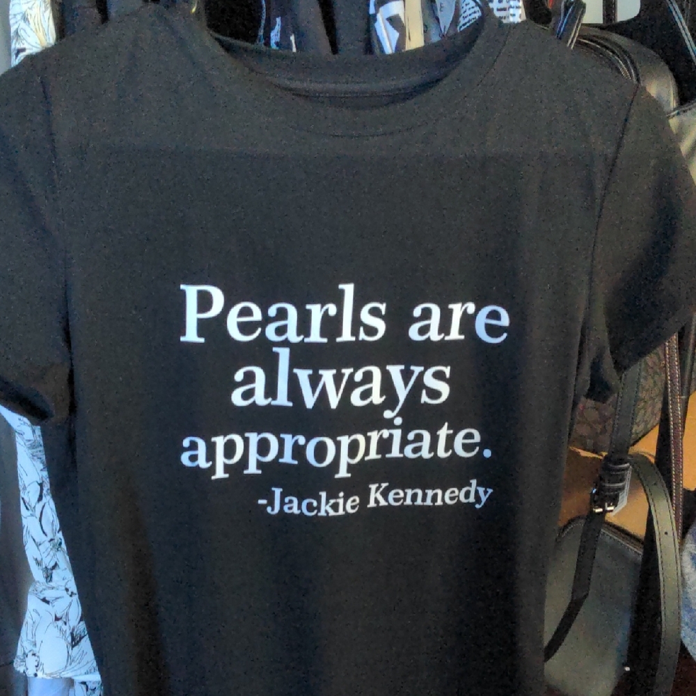 👠👠SHEIN Black Crew Neck Tee Pearls Are Always Appropriate